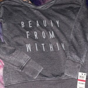 NWT Women's sweatshirt